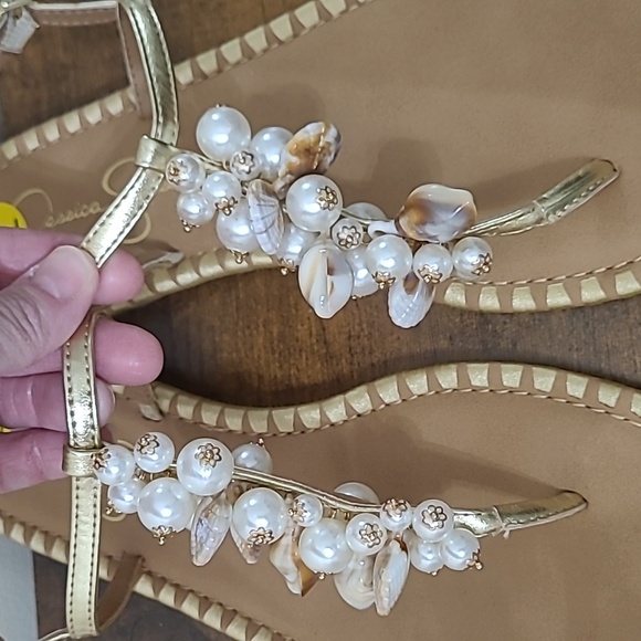 NWT Jessica Simpson Gold Beliva Sandals with Seashell & Pearl Details size 9 - Picture 3 of 7